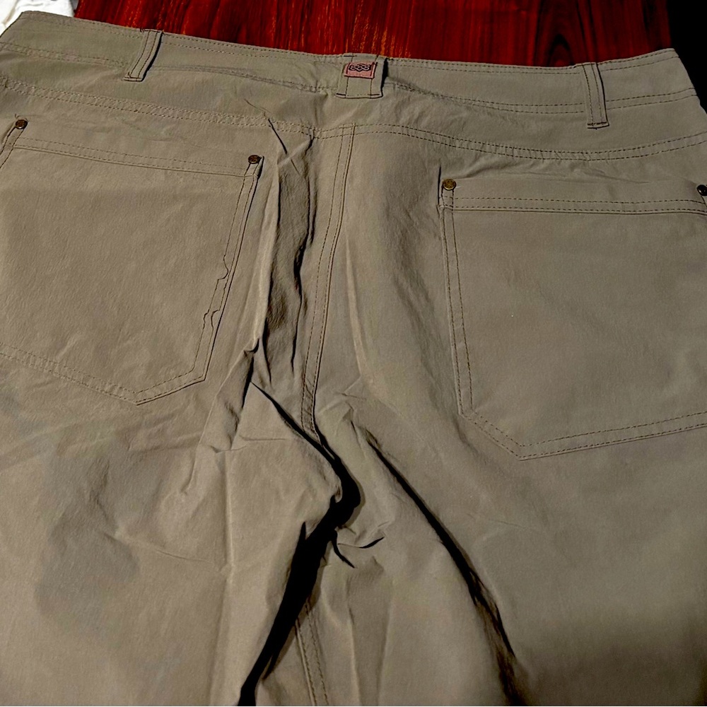 Sherpa Adventure Gear pants sz 38